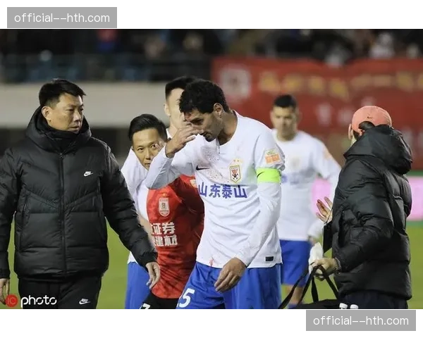 山东泰山外援伤情更新 克雷桑膝盖伤势恢复进程备受关注